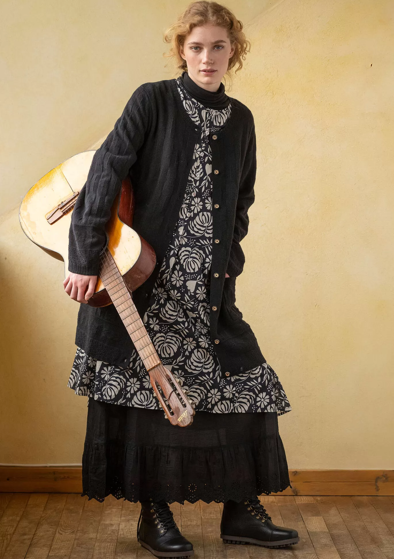Gudrun Sjödén Långkofta "Capella" i lammull Svart Hot