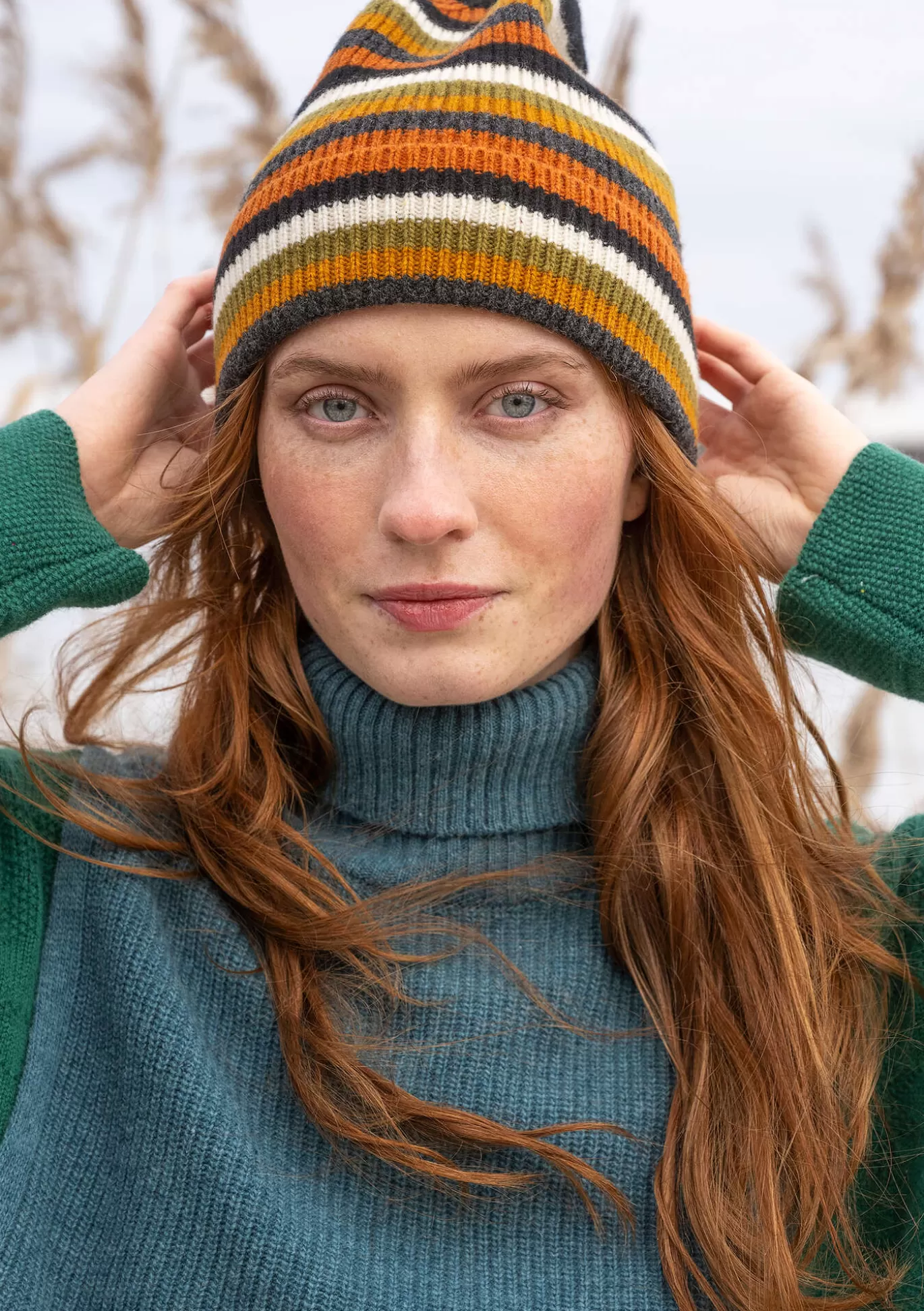 Gudrun Sjödén Mössa i återvunnen ull/lammull Svart/randig Flash Sale