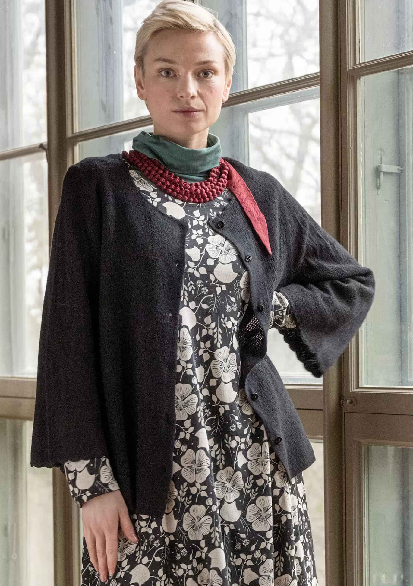 Gudrun Sjödén Pointellekofta "Blomstra" i filtad ull Svart New
