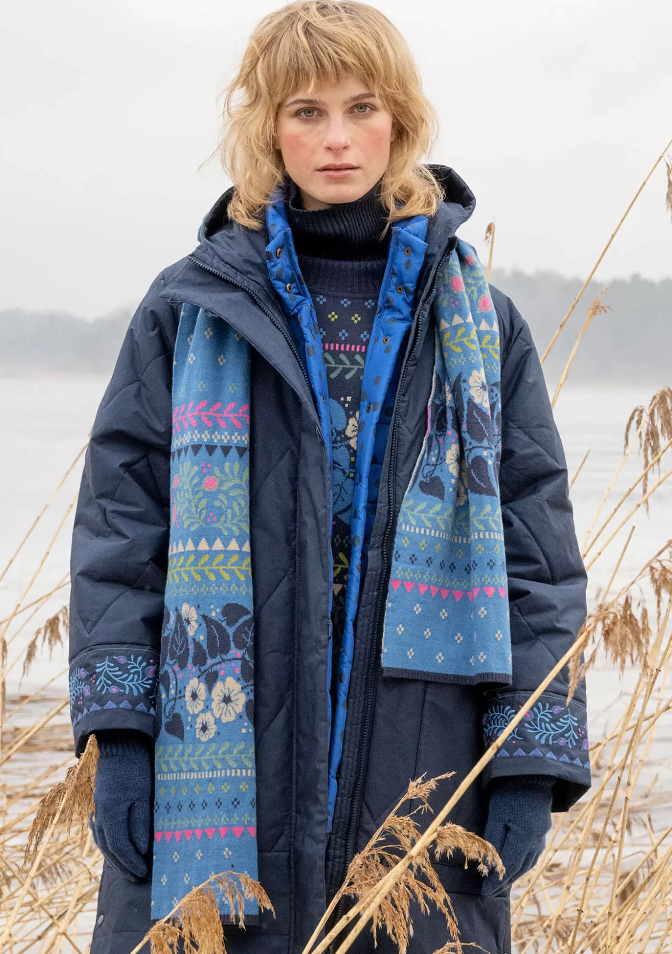 Gudrun Sjödén Stickad halsduk "Borealis" i ekologisk och återvunnen bomull/ull Mildindigo Best Sale
