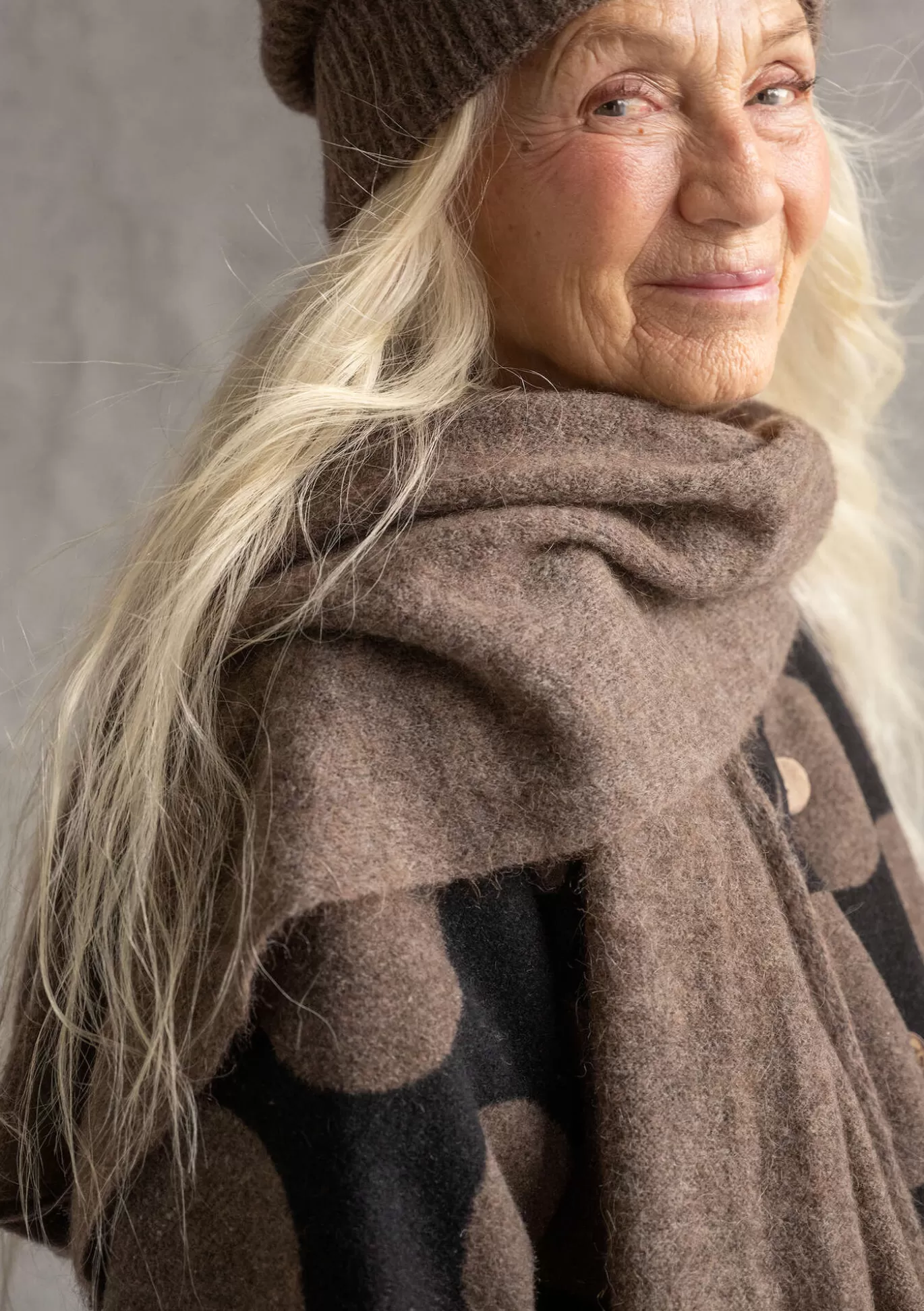 Gudrun Sjödén Stickad halsduk i alpackamix Potatis/melange Sale