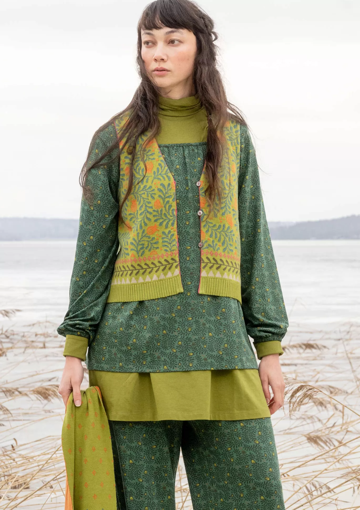Gudrun Sjödén Stickad väst "Aurora" i ekologisk och återvunnen bomull/ull Avokado Flash Sale