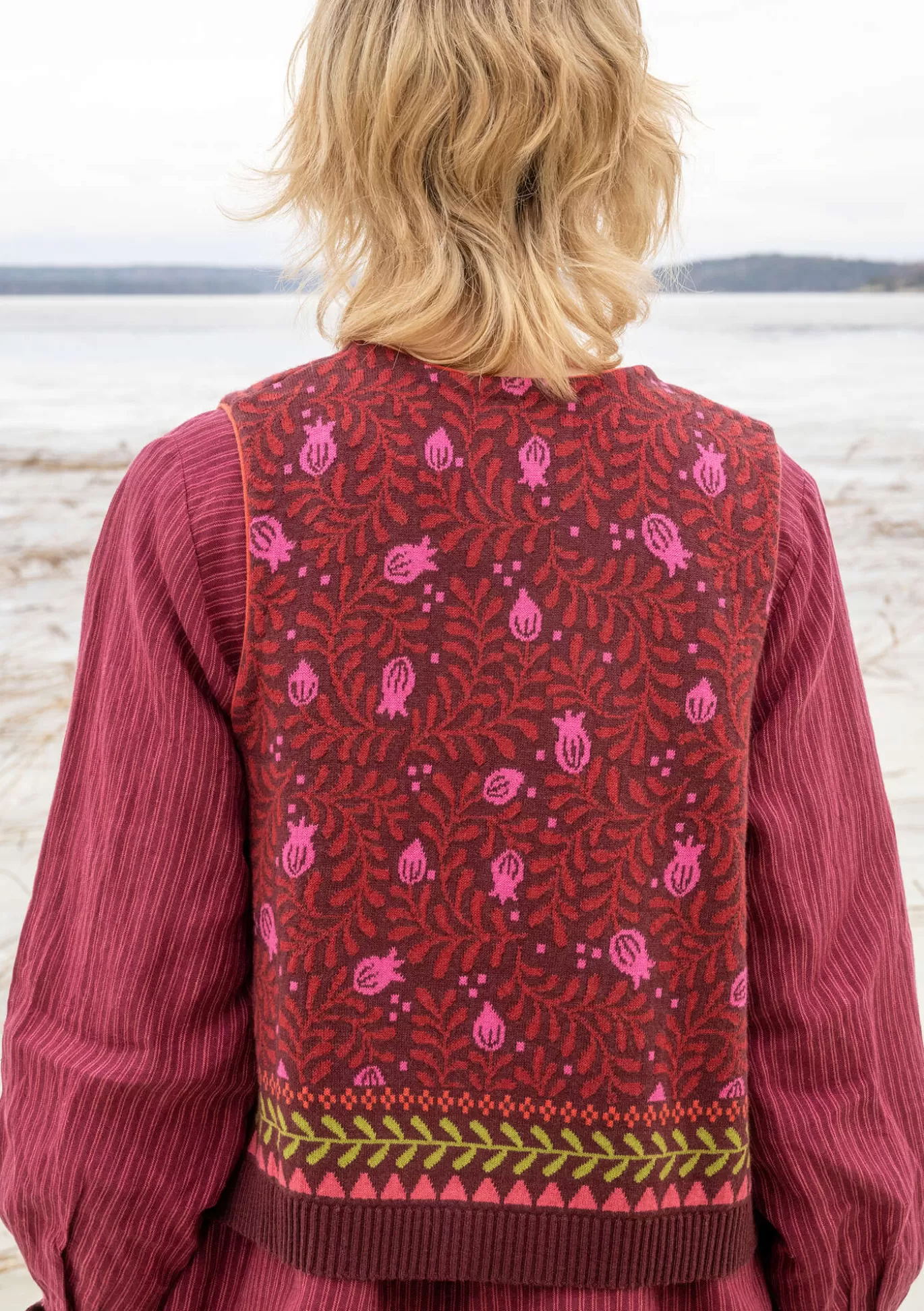 Gudrun Sjödén Stickad väst "Aurora" i ekologisk och återvunnen bomull/ull Aubergine Flash Sale