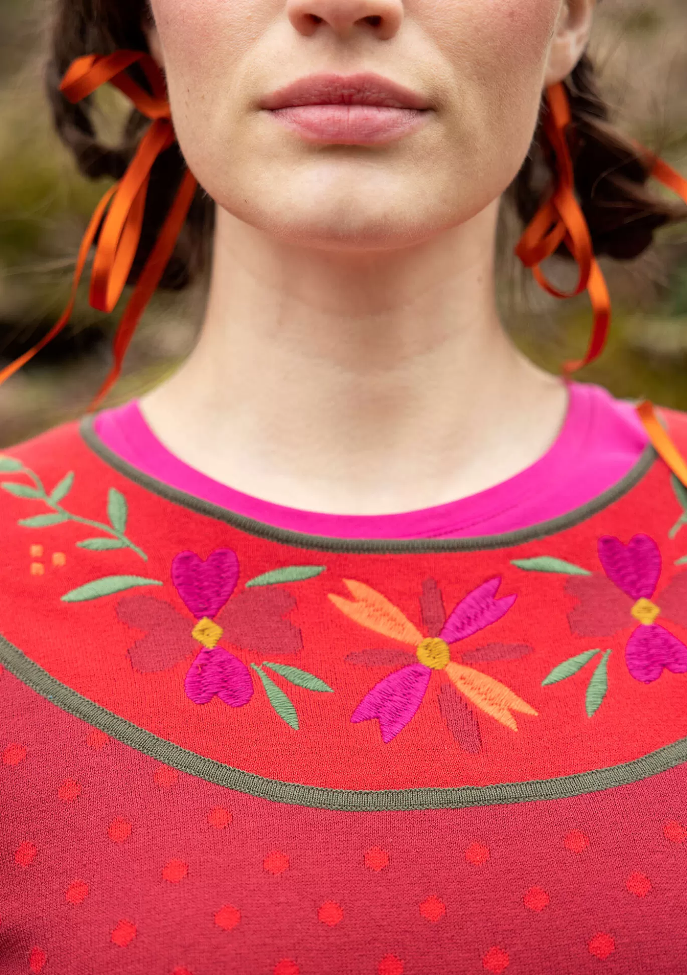 trja_maria_i_ekologisktervunnen_bomull_2-1.webp Gudrun Sjödén Tröja "Maria" i ekologisk/återvunnen bomull Granatäpple Fashion
