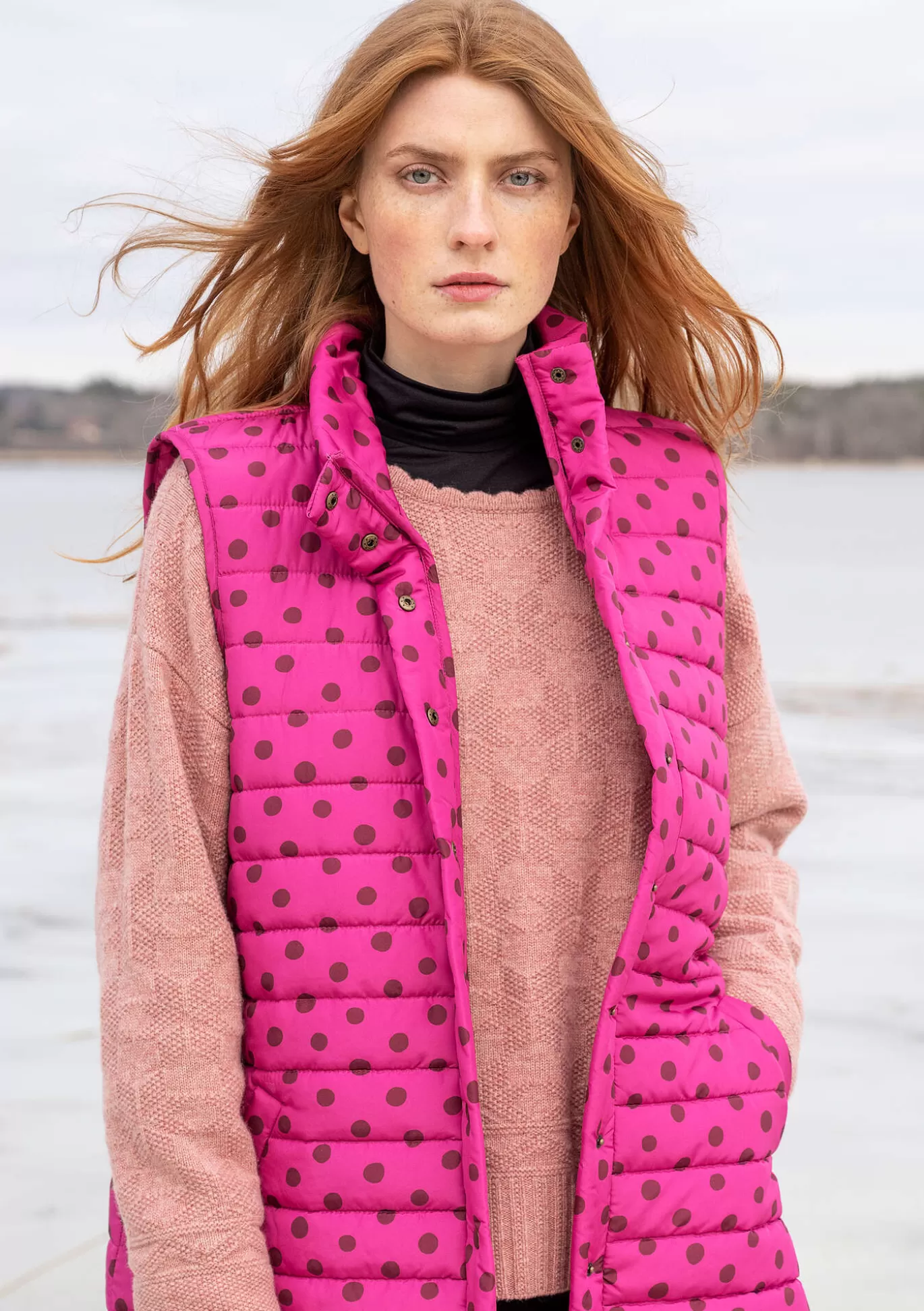 Gudrun Sjödén Väst "Susan" i återvunnen polyester Cerise Outlet